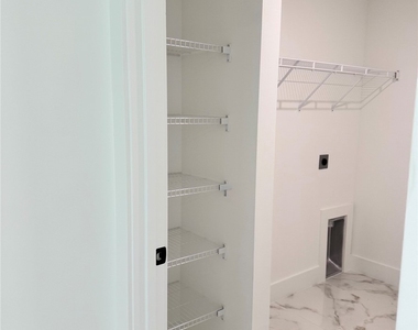 709 Ledge Street - Photo Thumbnail 5