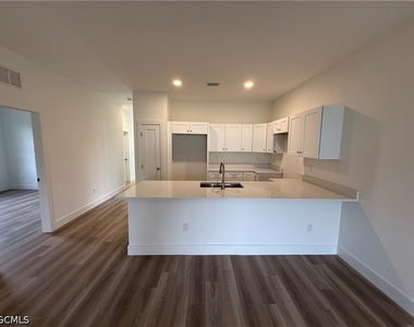 227 Ivan Avenue S - Photo Thumbnail 2