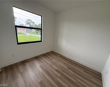 227 Ivan Avenue S - Photo Thumbnail 14