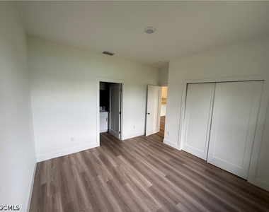 227 Ivan Avenue S - Photo Thumbnail 10