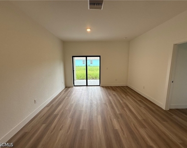 227 Ivan Avenue S - Photo Thumbnail 11