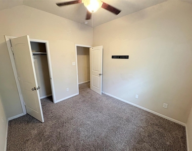 3721 Whisper Walk - Photo Thumbnail 15