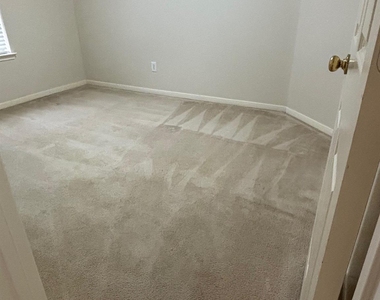 903 Christopher - Photo Thumbnail 7