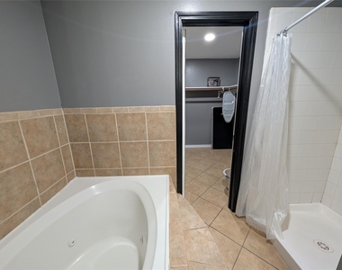 714 N Vista Drive - Photo Thumbnail 8