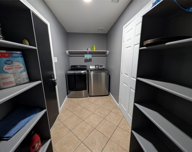 714 N Vista Drive - Photo Thumbnail 9