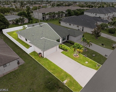 3507 Sw Santa Barbara Place - Photo Thumbnail 2