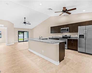 3507 Sw Santa Barbara Place - Photo Thumbnail 14
