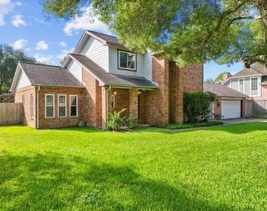 1016 Glenshannon Avenue - Photo Thumbnail 4