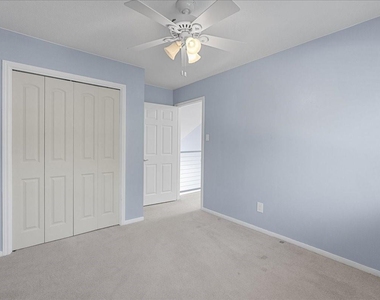 1016 Glenshannon Avenue - Photo Thumbnail 14