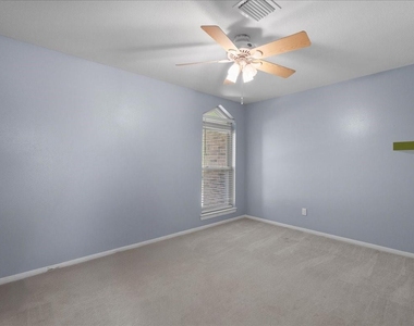 1016 Glenshannon Avenue - Photo Thumbnail 18