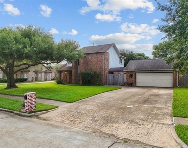 1016 Glenshannon Avenue - Photo Thumbnail 3