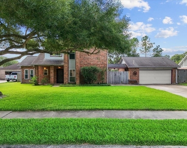 1016 Glenshannon Avenue - Photo Thumbnail 2