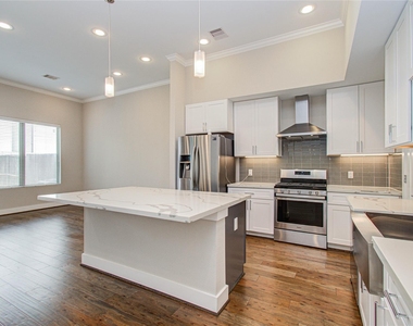 3516 Bastrop Street - Photo Thumbnail 4