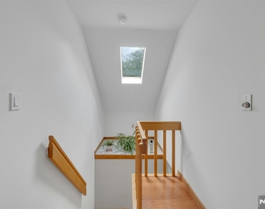 24 Cambridge - Photo Thumbnail 18