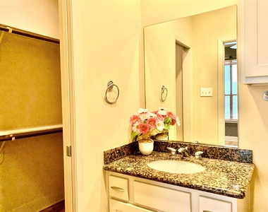 5231 Lillian Street - Photo Thumbnail 6