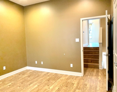 5231 Lillian Street - Photo Thumbnail 15