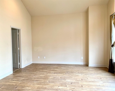 5231 Lillian Street - Photo Thumbnail 19