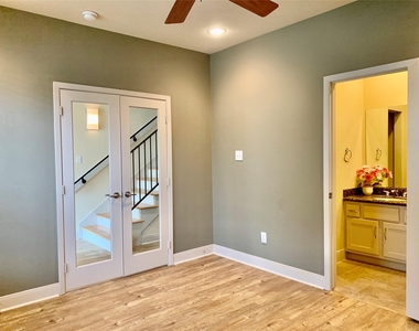 5231 Lillian Street - Photo Thumbnail 5