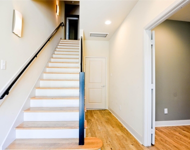 5231 Lillian Street - Photo Thumbnail 3