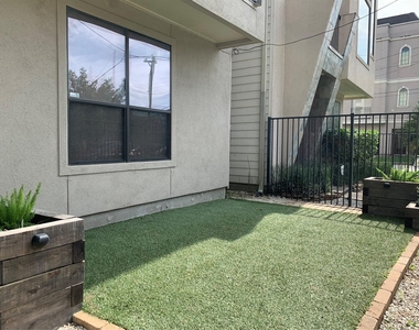 5231 Lillian Street - Photo Thumbnail 2
