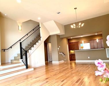 5231 Lillian Street - Photo Thumbnail 8