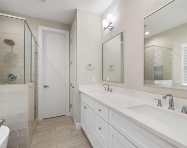 240 Julia Street - Photo Thumbnail 16