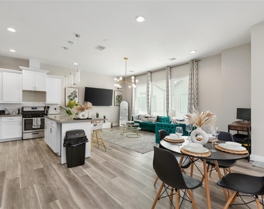 240 Julia Street - Photo Thumbnail 14