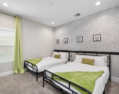 240 Julia Street - Photo Thumbnail 4