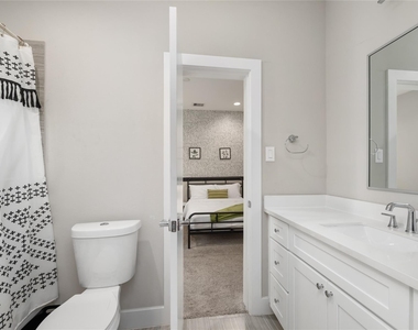 240 Julia Street - Photo Thumbnail 5