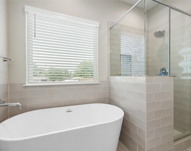 240 Julia Street - Photo Thumbnail 17
