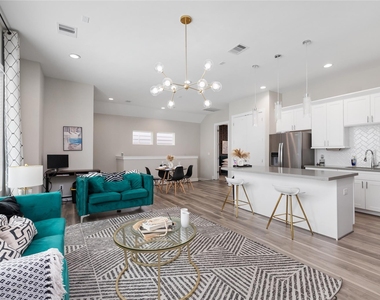 240 Julia Street - Photo Thumbnail 11