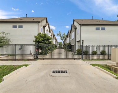 240 Julia Street - Photo Thumbnail 19