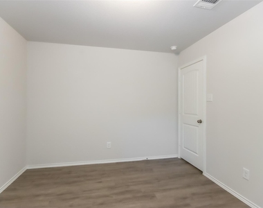 2704 Atlas Drive - Photo Thumbnail 12