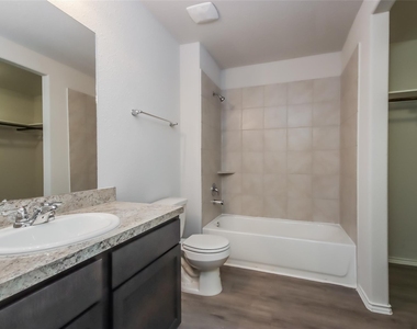 2704 Atlas Drive - Photo Thumbnail 8