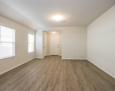 2704 Atlas Drive - Photo Thumbnail 5