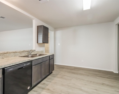 2704 Atlas Drive - Photo Thumbnail 2