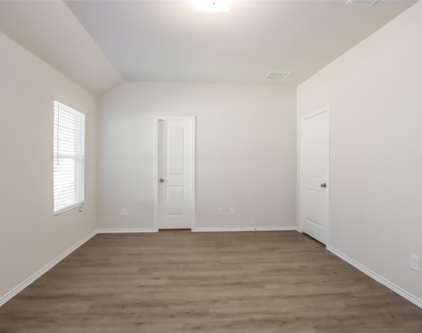 2704 Atlas Drive - Photo Thumbnail 7