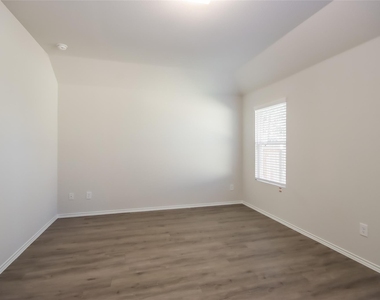 2704 Atlas Drive - Photo Thumbnail 6