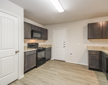 2704 Atlas Drive - Photo Thumbnail 3