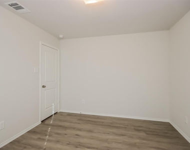 2704 Atlas Drive - Photo Thumbnail 10