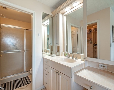 10684 Gulf Shore Drive - Photo Thumbnail 6