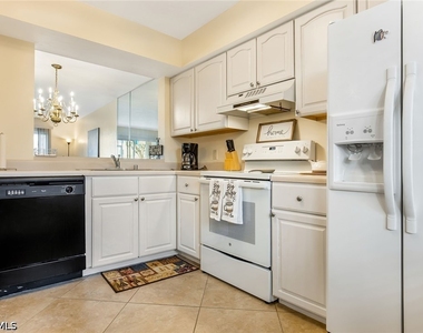 1075 Foxfire Lane - Photo Thumbnail 7