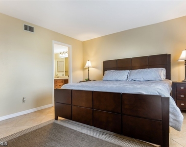 1075 Foxfire Lane - Photo Thumbnail 11