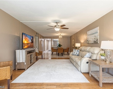 2244 Winkler Avenue - Photo Thumbnail 8