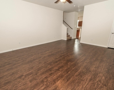 30 Lavida Court - Photo Thumbnail 6
