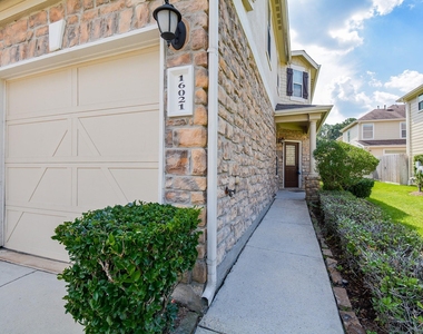 16021 Summerville Lake Drive - Photo Thumbnail 5