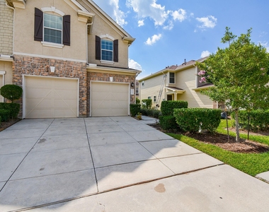 16021 Summerville Lake Drive - Photo Thumbnail 4