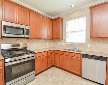 16021 Summerville Lake Drive - Photo Thumbnail 13