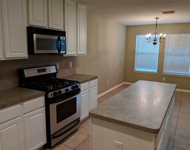 27139 Pine Crossing Drive - Photo Thumbnail 7