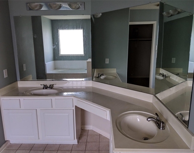 27139 Pine Crossing Drive - Photo Thumbnail 10